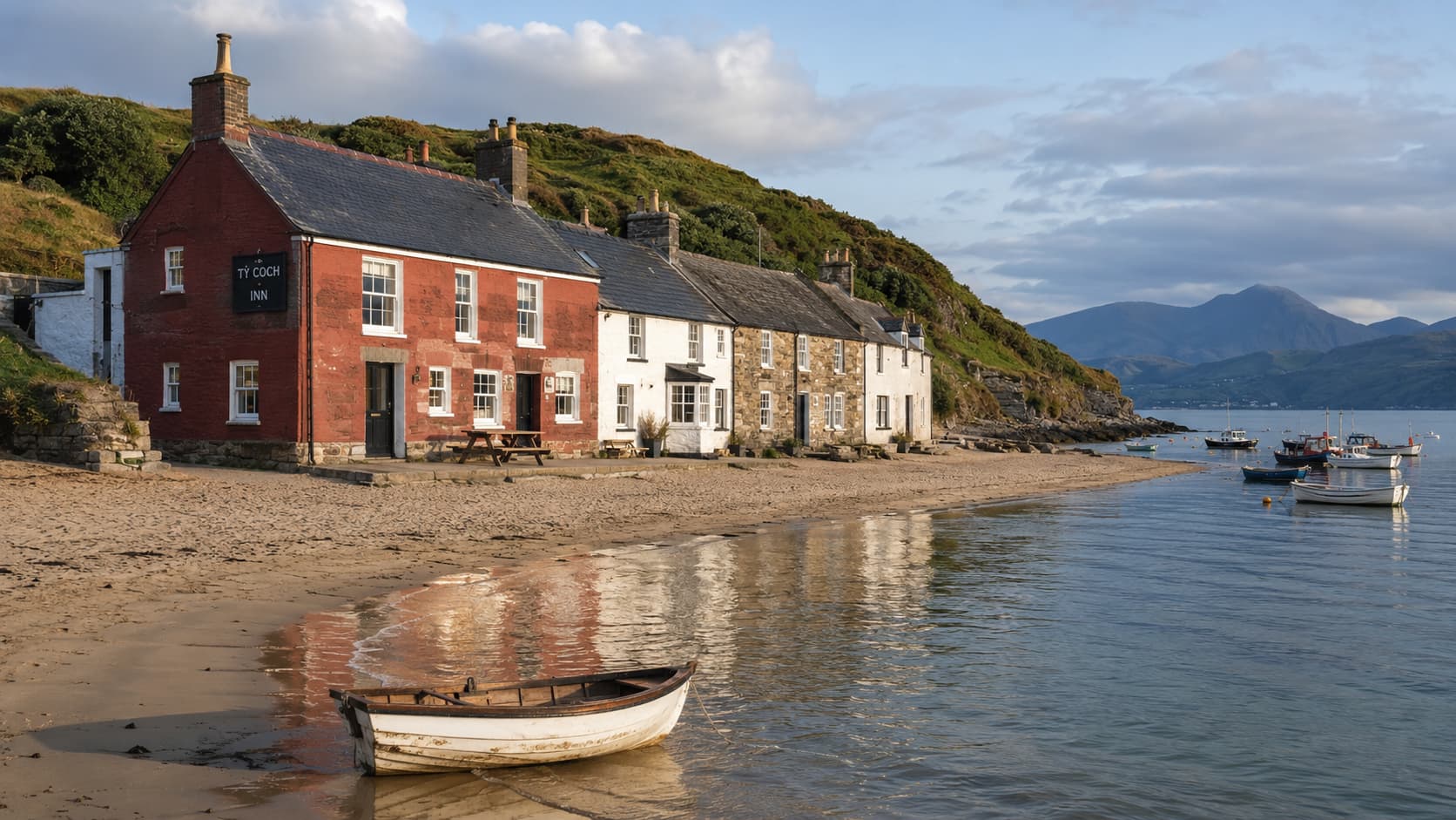 Ty Coch Inn on Porthdinllaen Beach