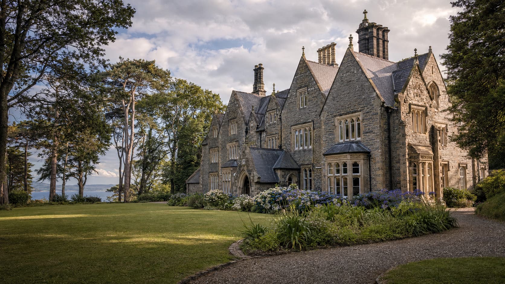 Plas Glyn y Weddw gallery near Llanbedrog Beach